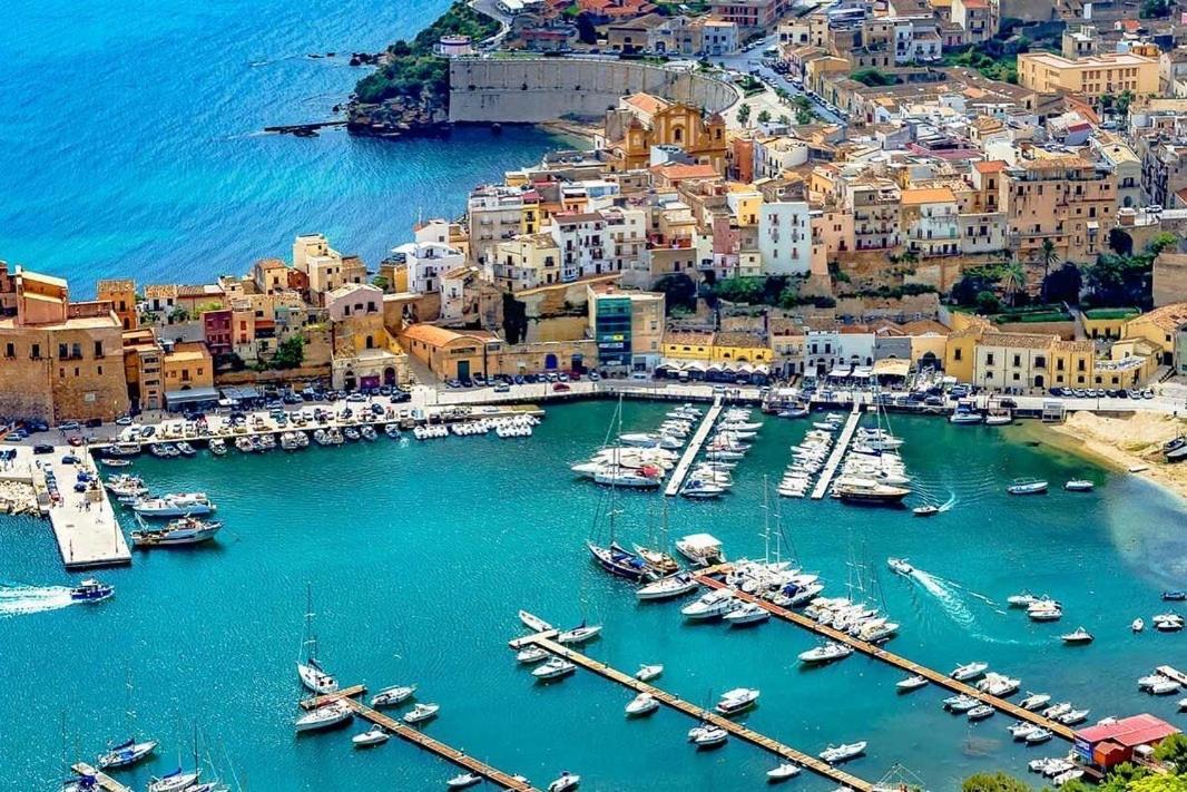 Domus Federiciana Hotel Castellammare del Golfo Bagian luar foto